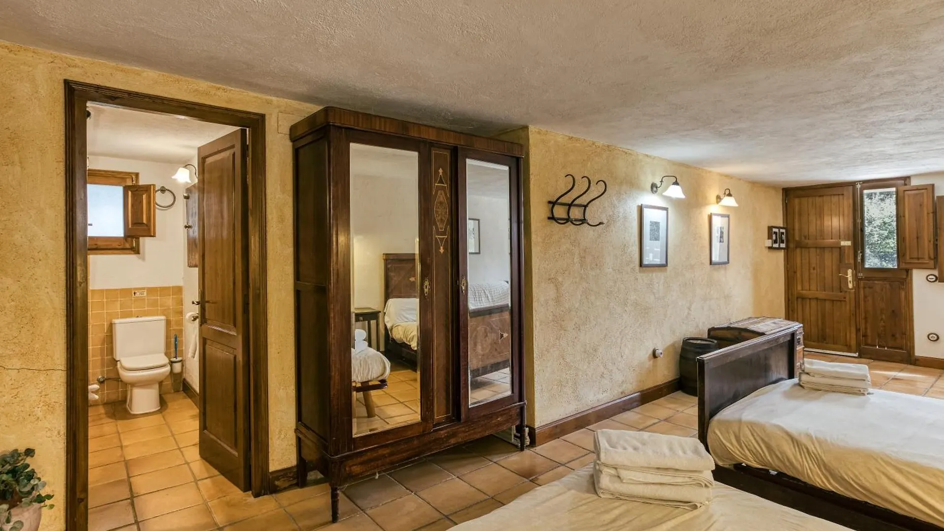 Casa Rural Mas Fuselles Girona 0*,  Spain